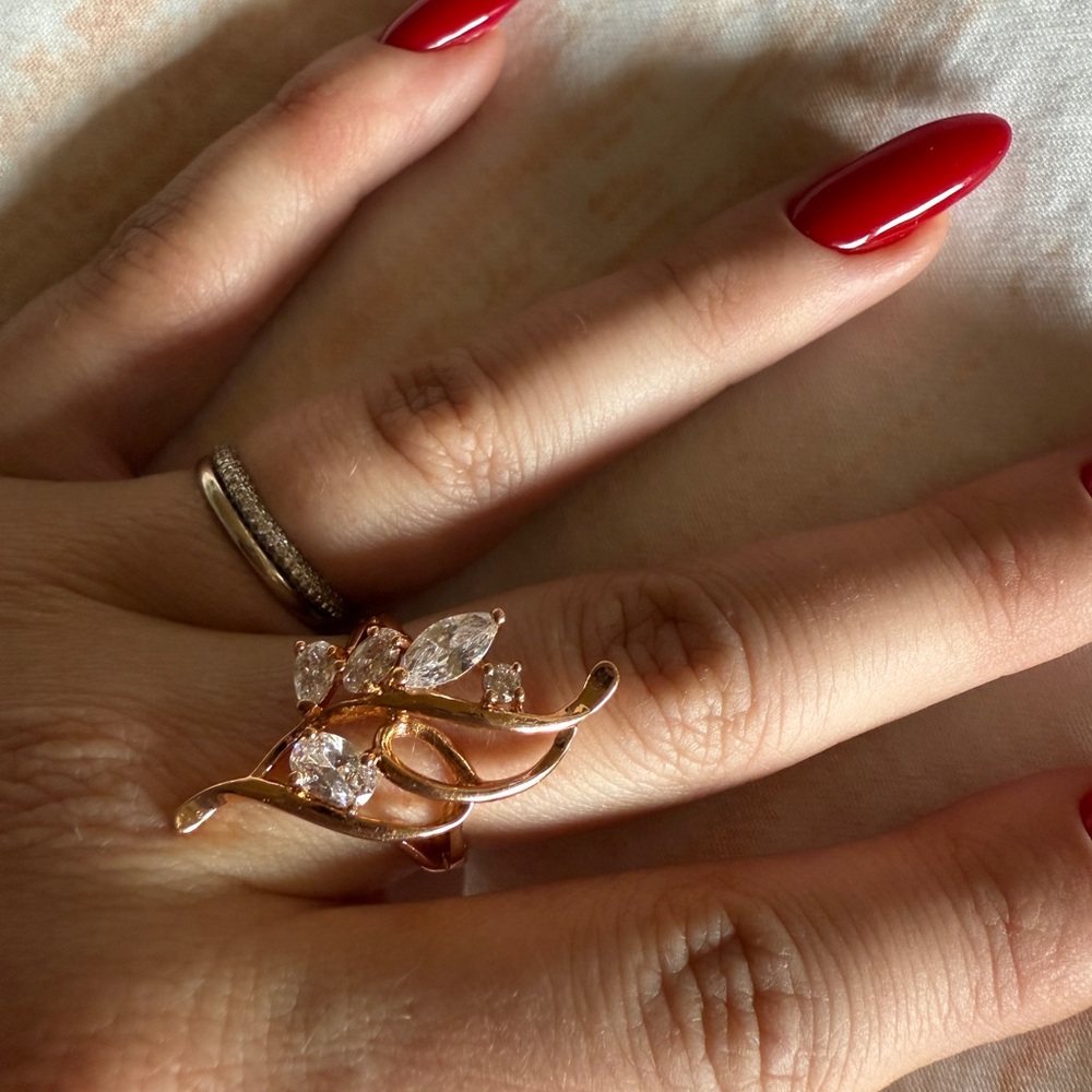 Gold and Silver Cluster Rings with Crystals
